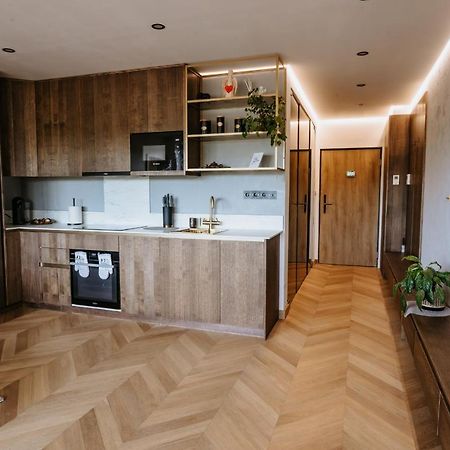 Minimalist Design Penthouse - Kosice Old Town Apartment Luaran gambar