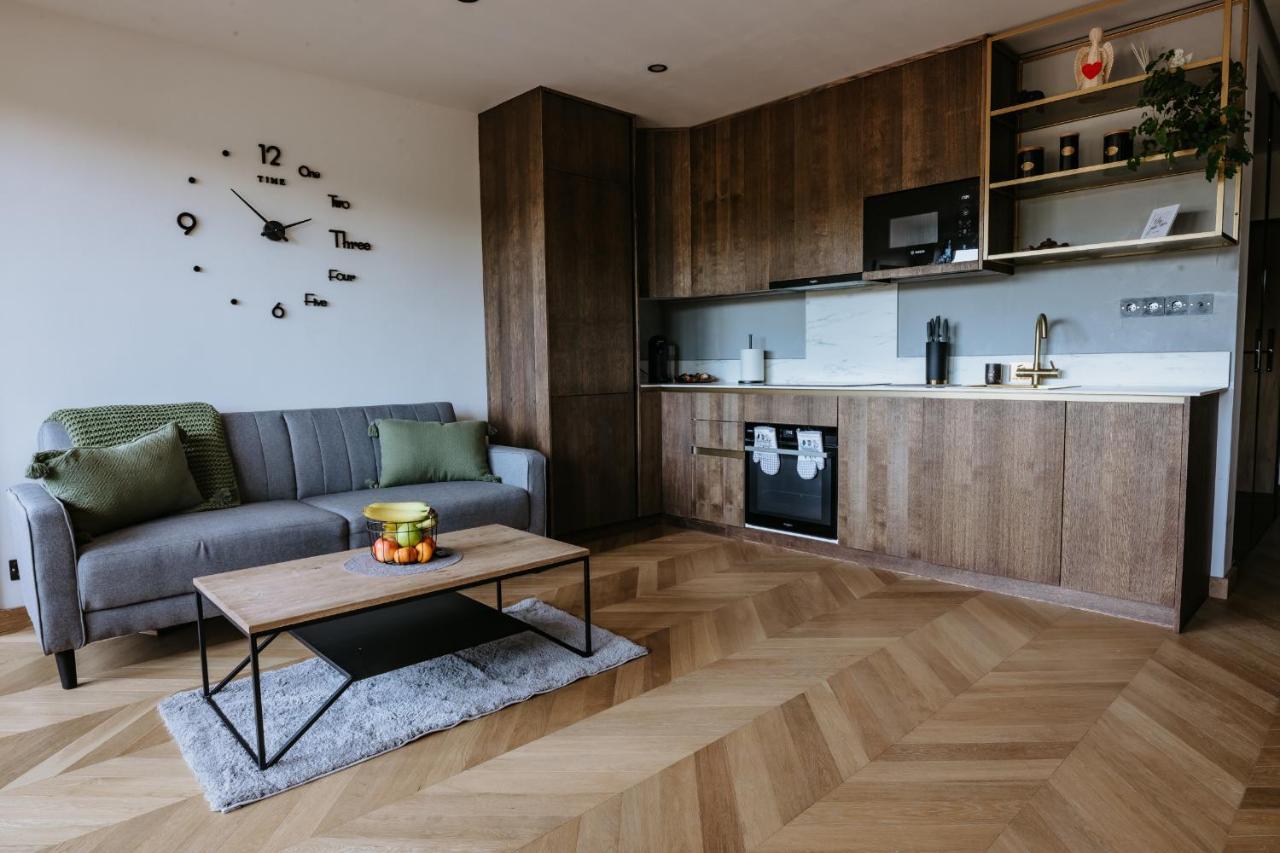 Minimalist Design Penthouse - Kosice Old Town Apartment Luaran gambar